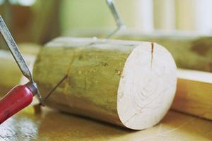 震災時の落下事故の危険を防ぐ垂れ壁